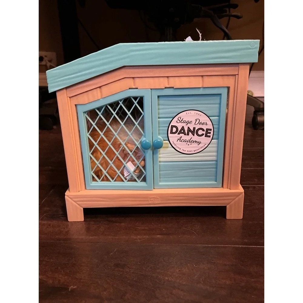 Little Live Pets Mama Surprise Guinea Pig Cage & 3 Guinea Pigs. Lights Up Works